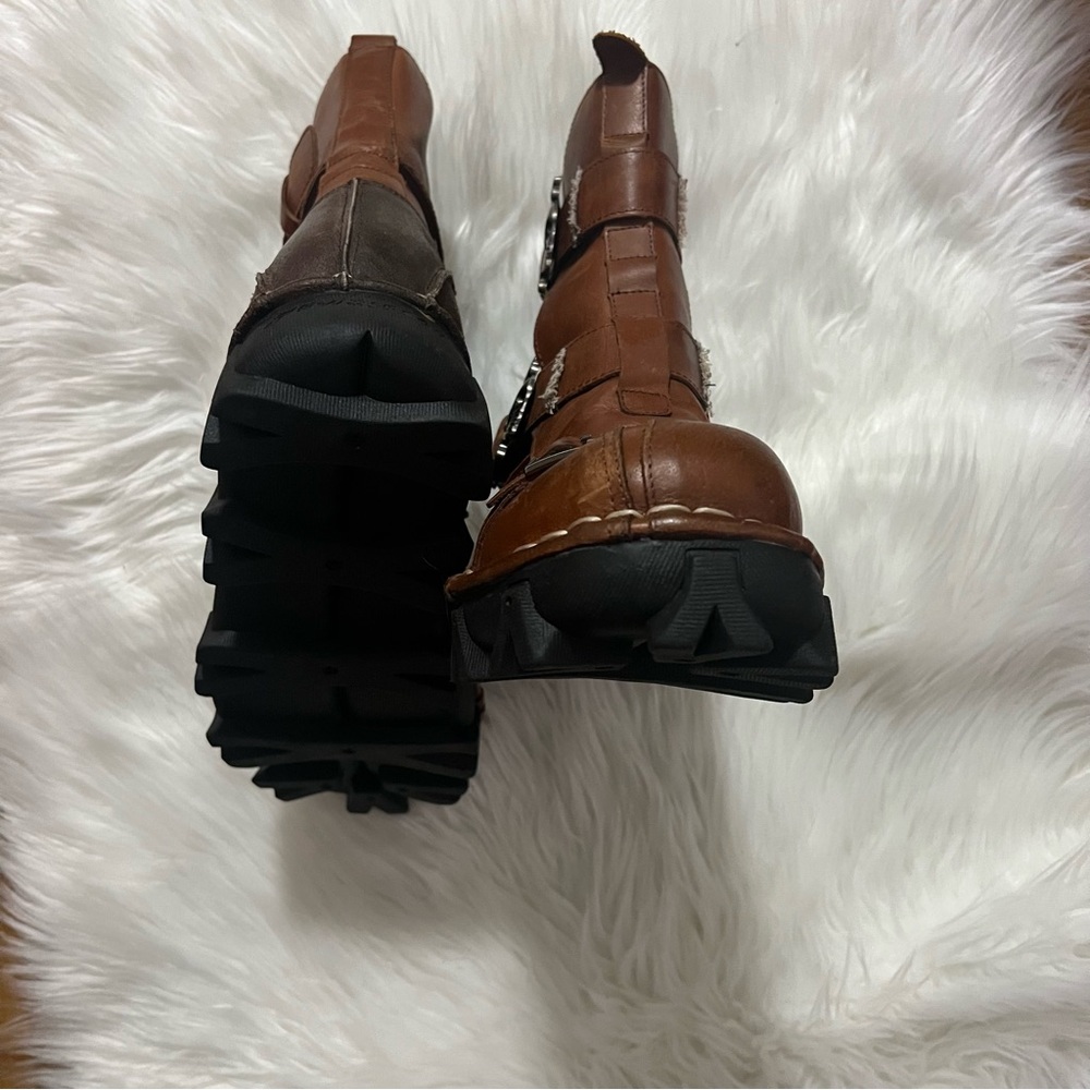 Brown Leather Buckle Boots with Skull Accents - Picture 4 of 4